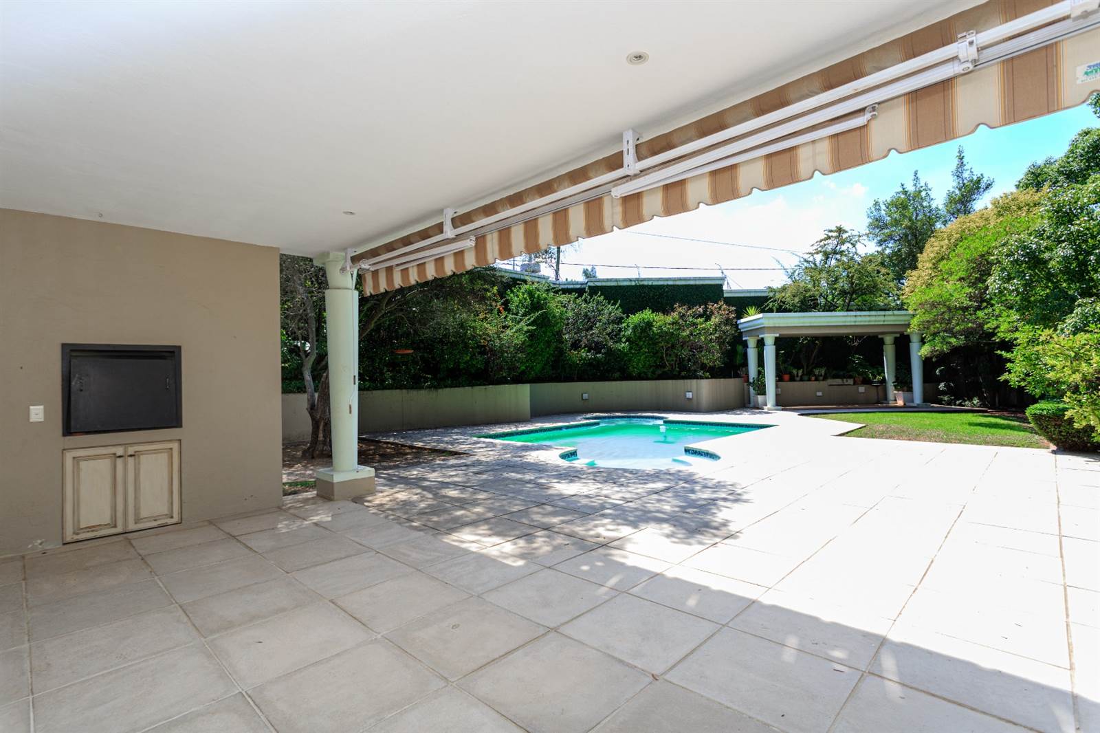 4 Bed House in Bryanston East photo number 18