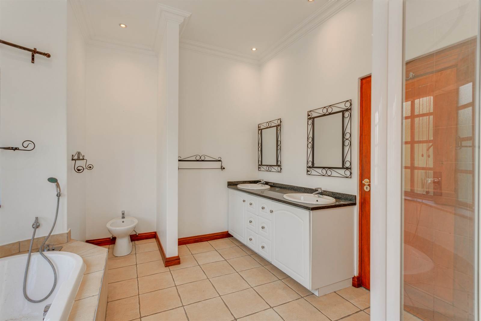4 Bed House in Bryanston East photo number 9