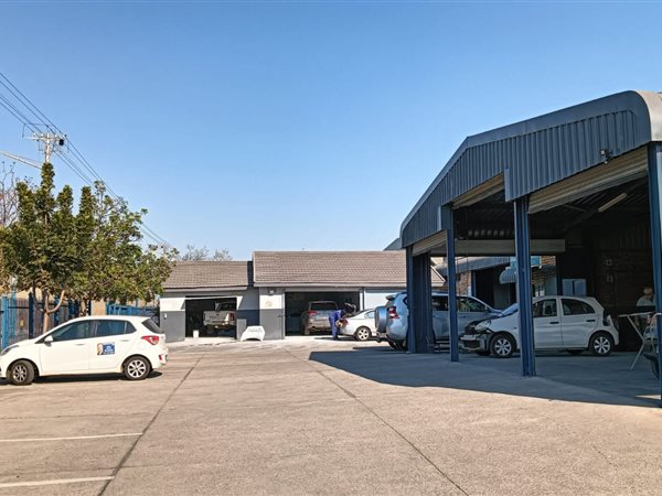 490  m² Commercial space