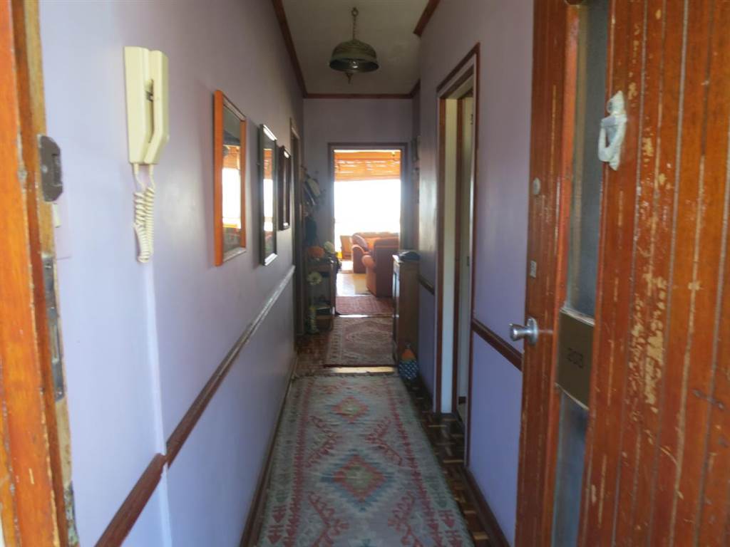 2 Bed Apartment in Muizenberg photo number 5
