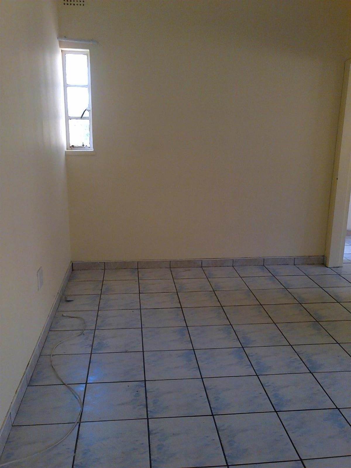1 Bed Apartment in Witpoortjie photo number 3