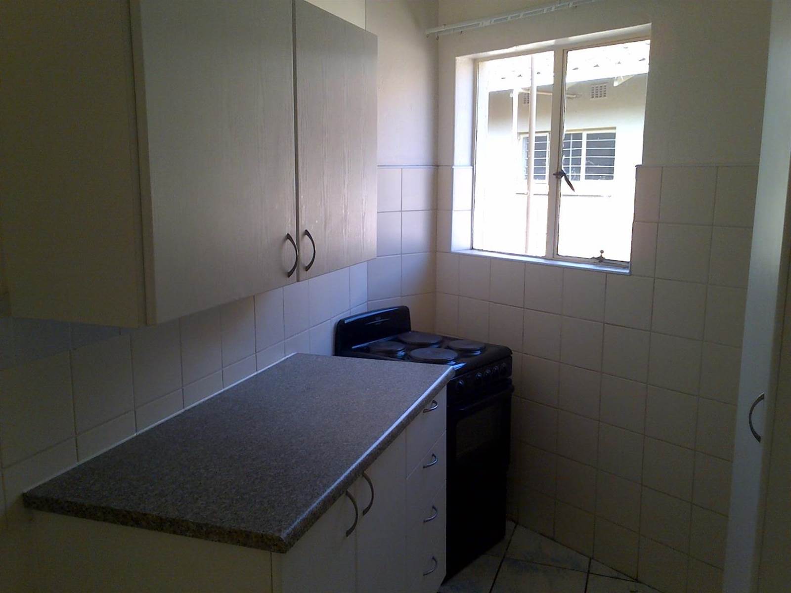 1 Bed Apartment in Witpoortjie photo number 8