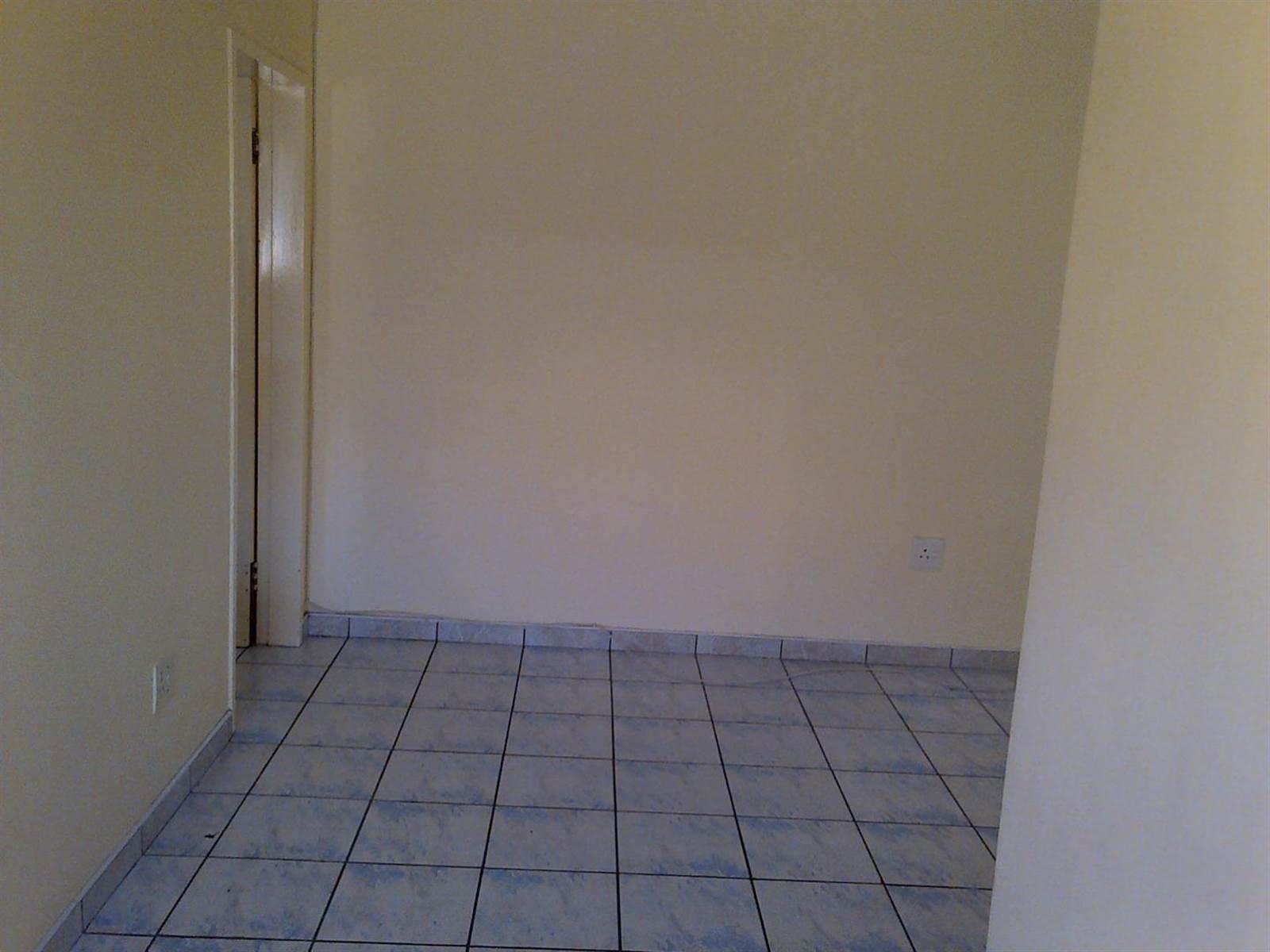 1 Bed Apartment in Witpoortjie photo number 2