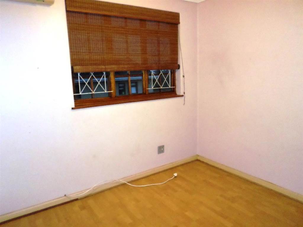 3 Bed Apartment in Woodhaven photo number 6