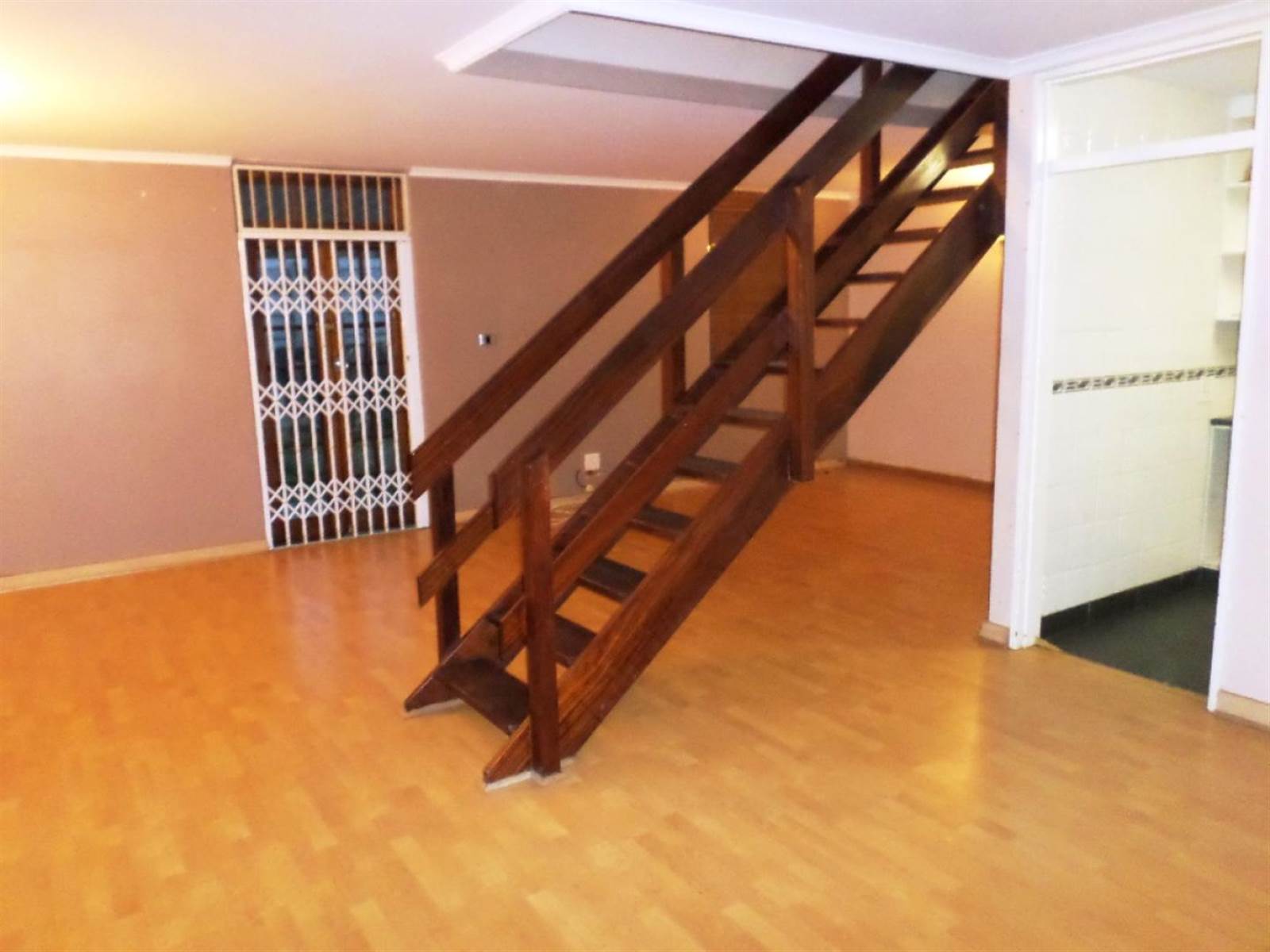 3 Bed Apartment in Woodhaven photo number 2