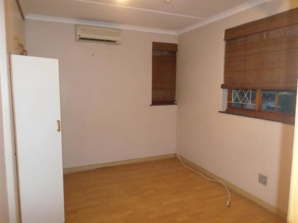 3 Bed Apartment in Woodhaven photo number 5