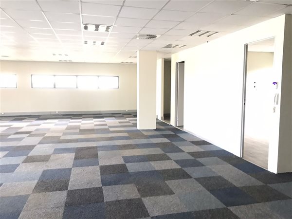 214  m² Commercial space