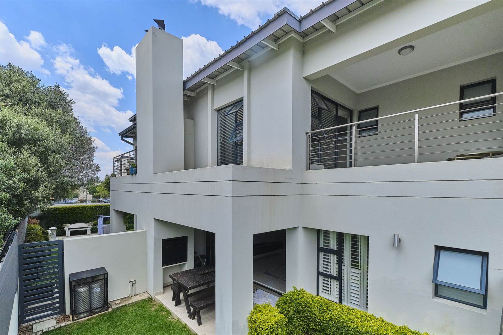 3 Bed Duplex in Lonehill photo number 21