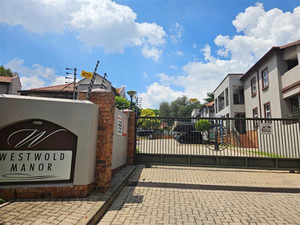 2 Bed Apartment in Saxonwold