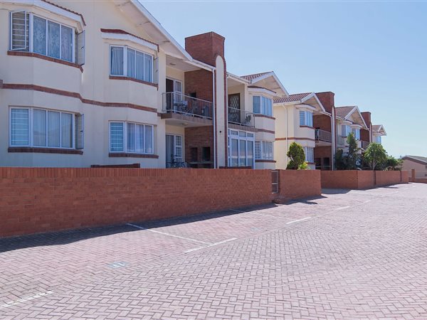 2 Bed Apartment in Bluewater Bay