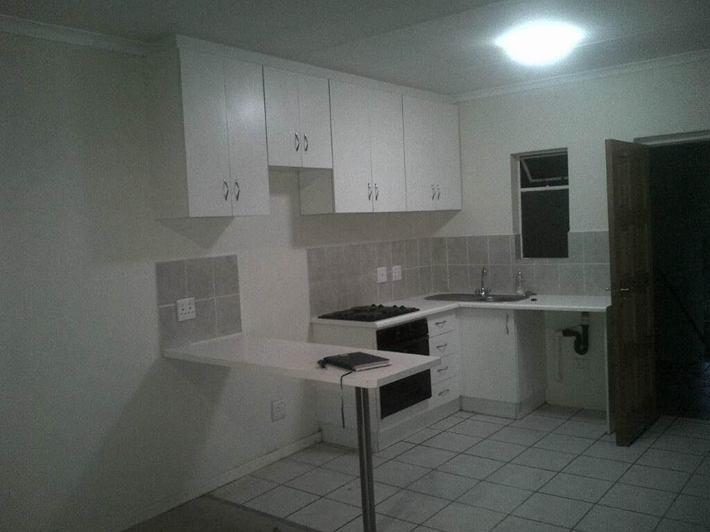 2 Bed Townhouse in Northcliff photo number 3