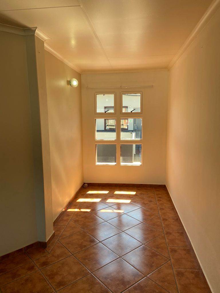 2 Bed Apartment in Piet Retief photo number 4
