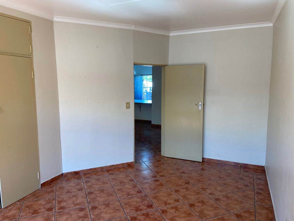2 Bed Apartment in Piet Retief photo number 20