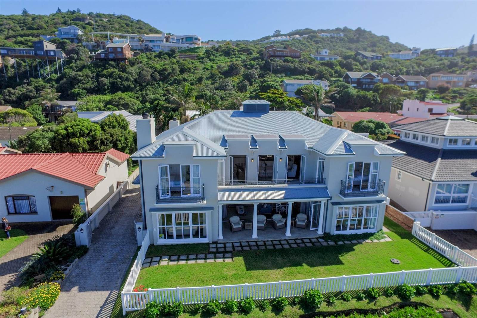 4 Bed House in Outeniqua Strand photo number 1