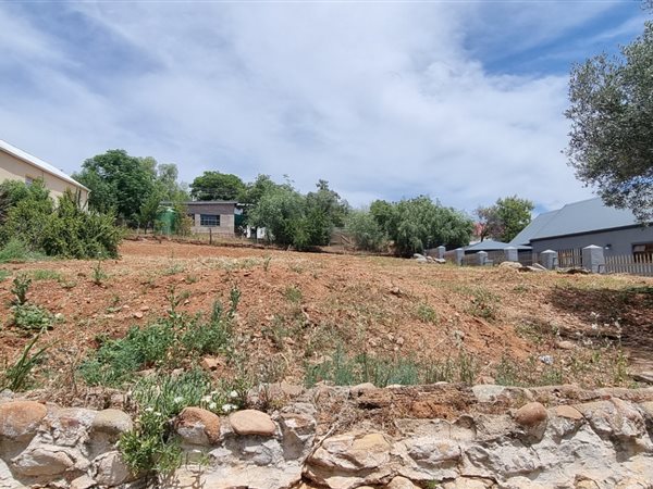 736 m² Land available in De Rust