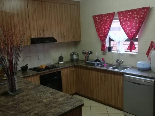 3 Bedroom Townhouse 3 Bedroom Townhouse