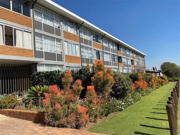 1 Bedroom Flat 1 Bedroom Flat