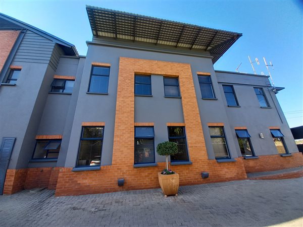 322  m² Commercial space in Lyttelton Manor
