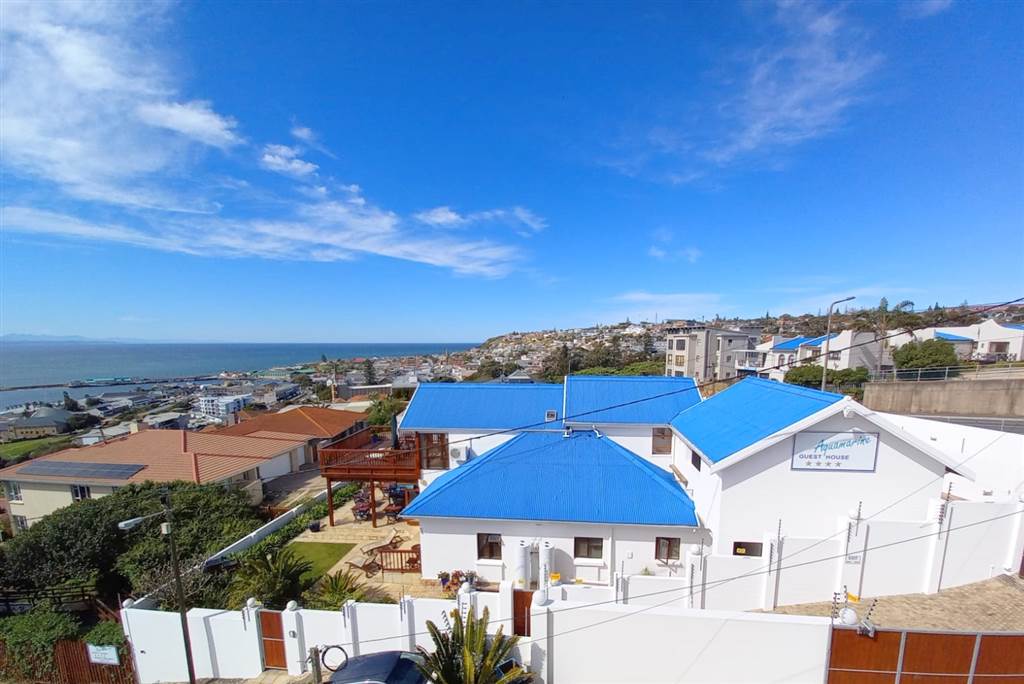 10 Bed House in Mossel Bay Central photo number 15