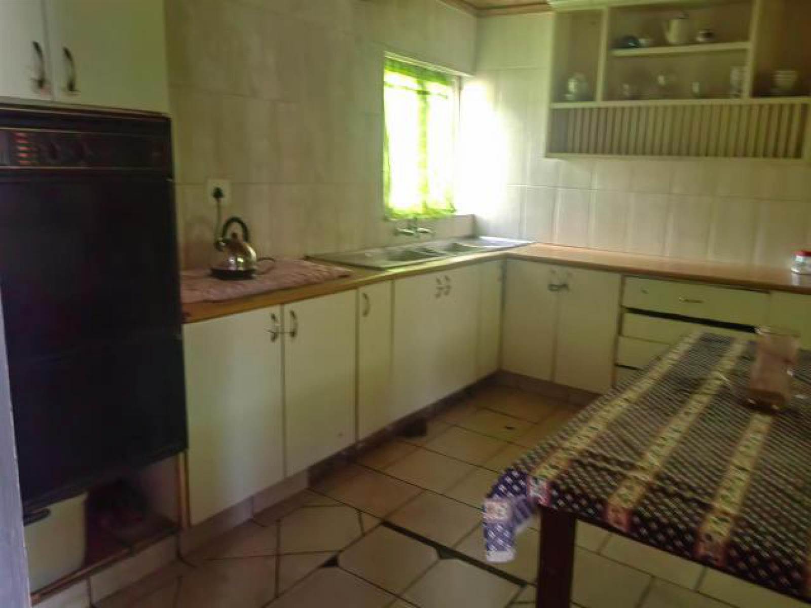 2 Bed House in Macassar photo number 14