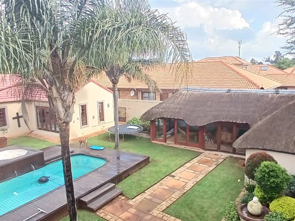 5 Bedroom House 5 Bedroom House