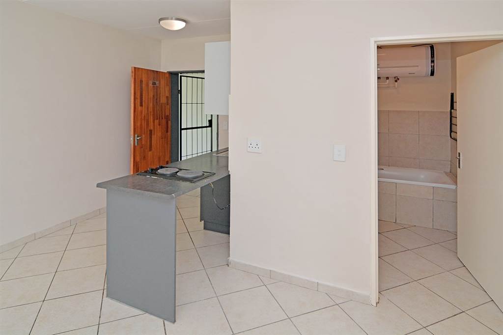 2 Bed Apartment in Jabulani photo number 14