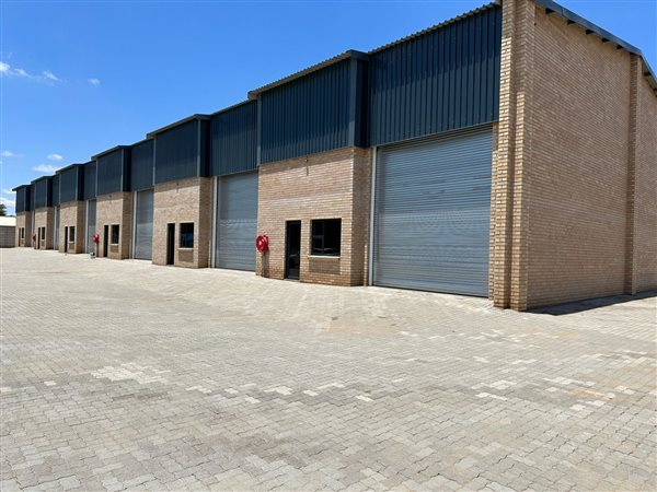 175  m² Industrial space in Ladanna
