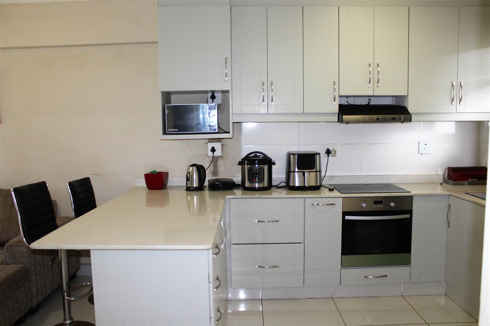 1 Bed Apartment in Illovo Beach photo number 2
