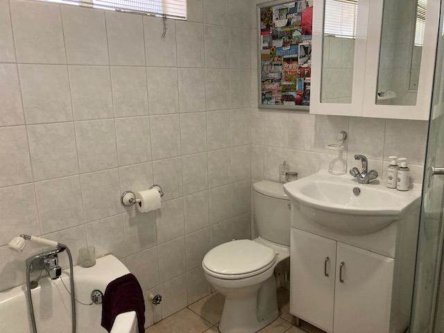 1 Bed Apartment in Craighall photo number 10