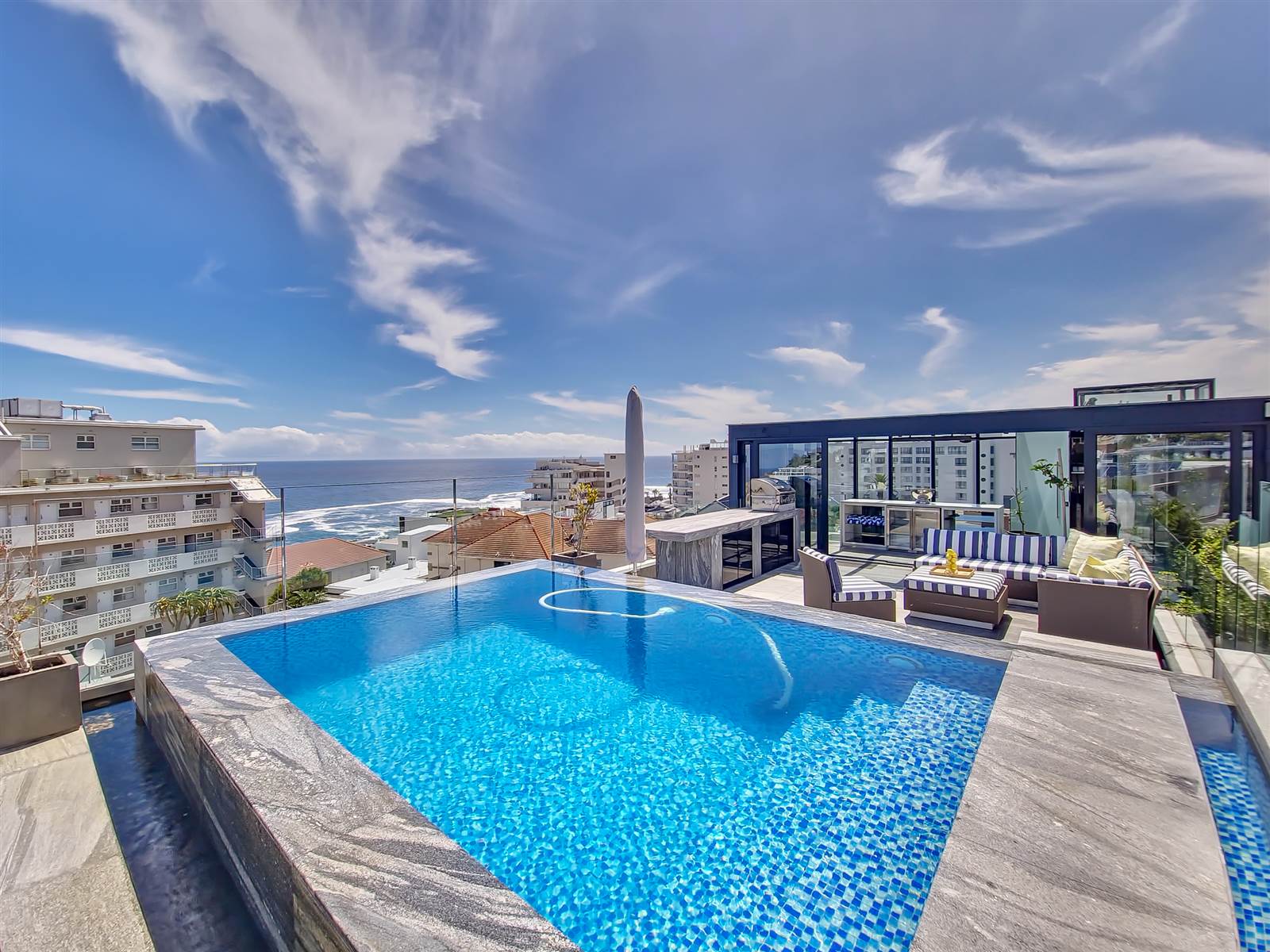3 Bed Apartment in Bantry Bay photo number 5