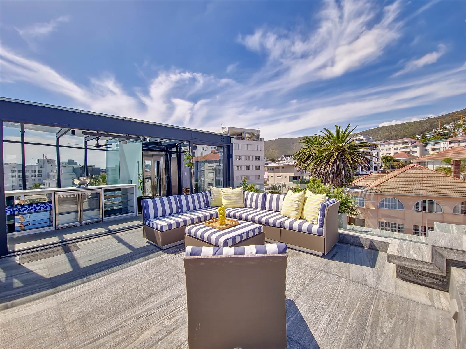 3 Bed Apartment in Bantry Bay photo number 6