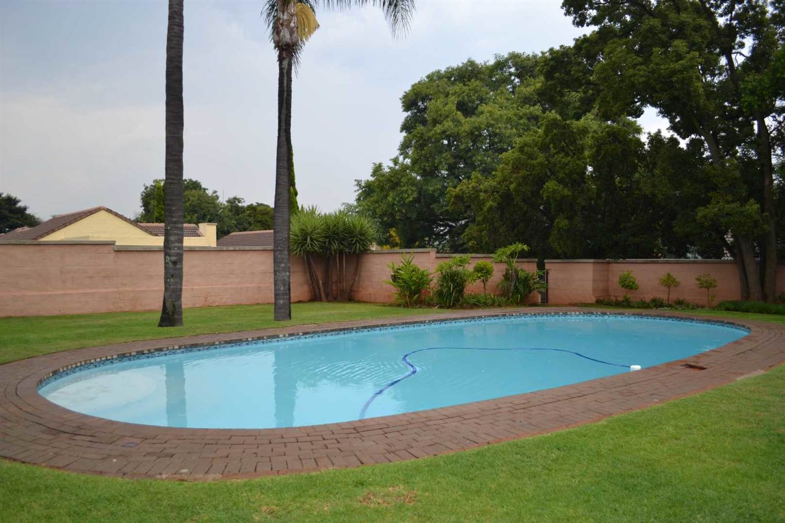 2 Bed Townhouse in Waterkloof photo number 25