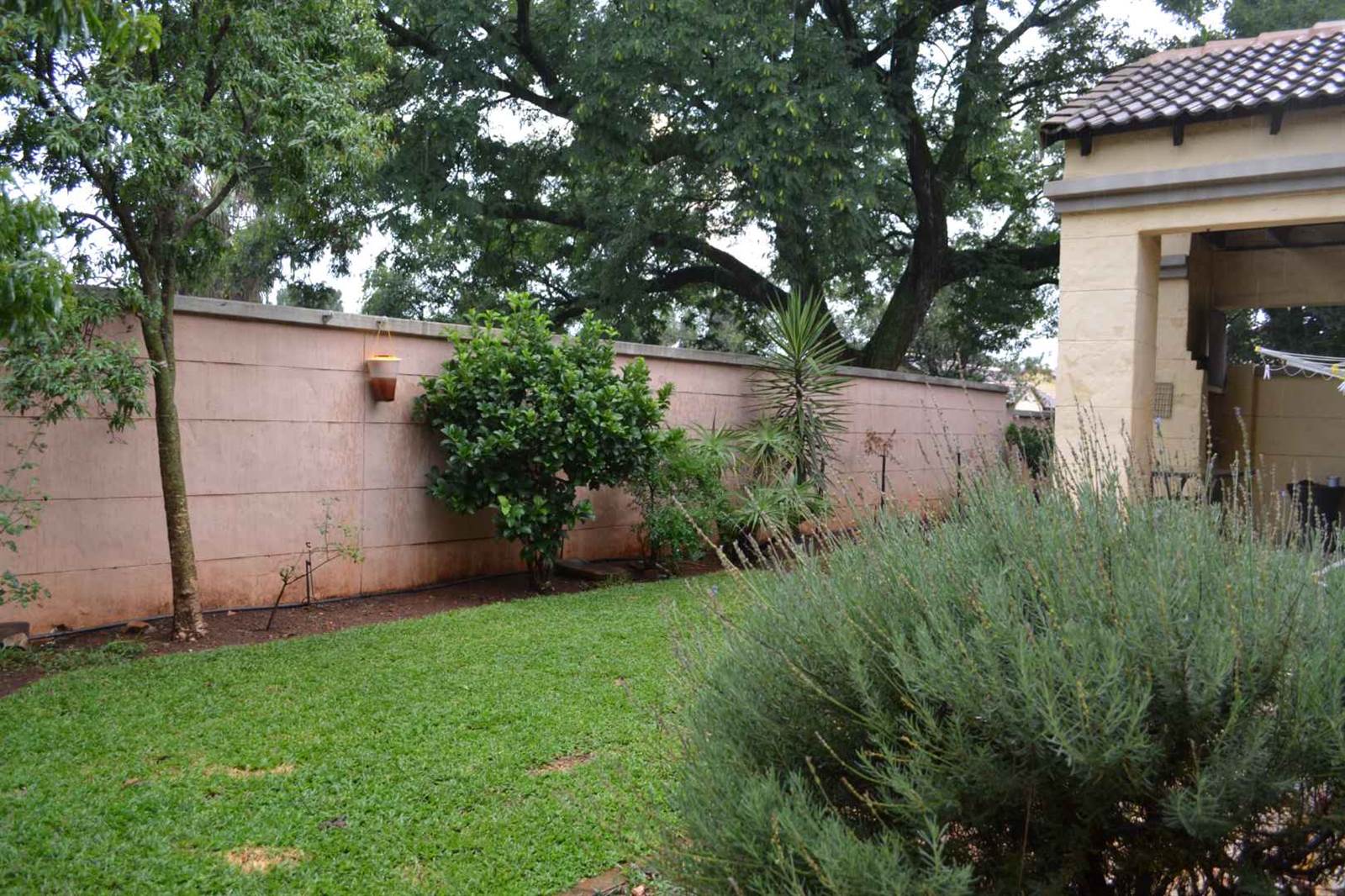 2 Bed Townhouse in Waterkloof photo number 9