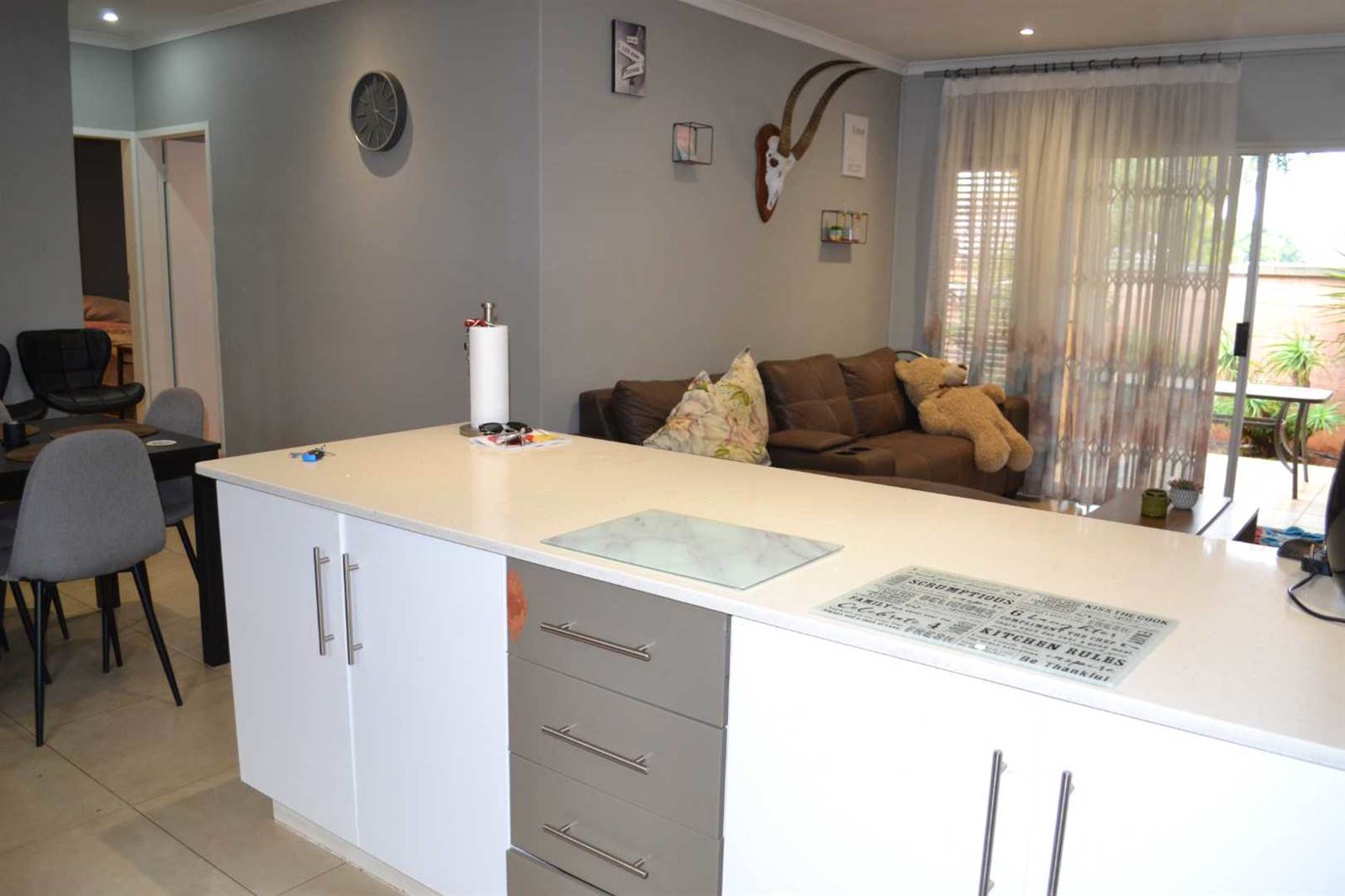 2 Bed Townhouse in Waterkloof photo number 14