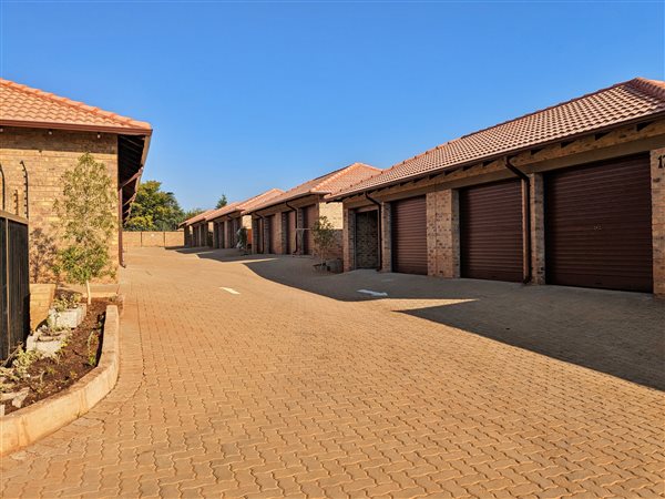 3 Bed Townhouse in Willow Park Manor