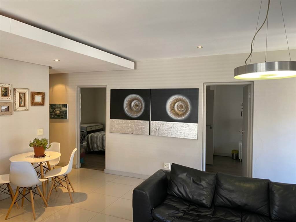 2 Bed Apartment in Green Point photo number 13