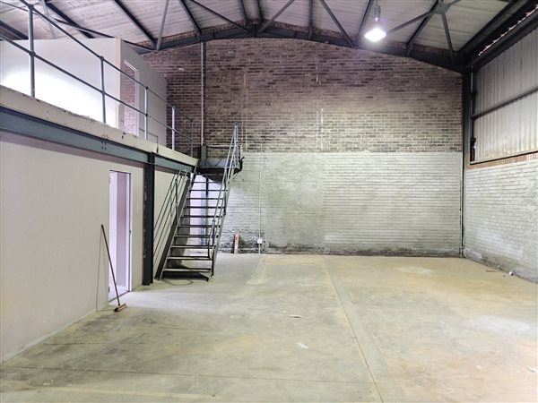 220  m² Industrial space in Alrode