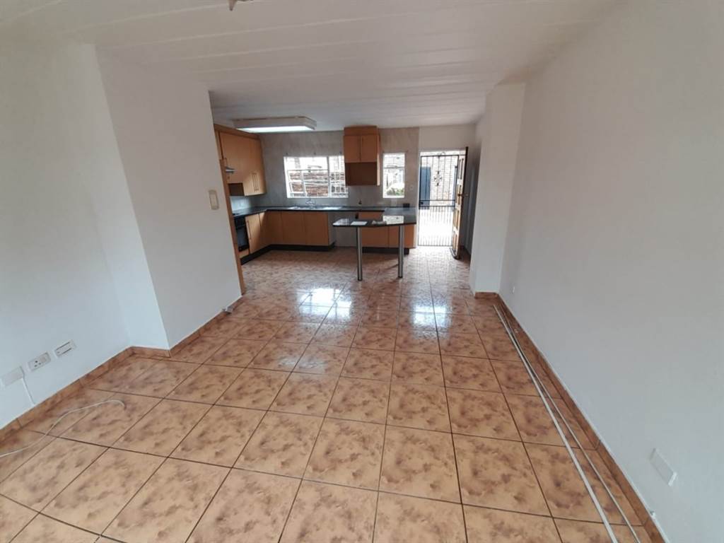 2 Bed Townhouse in Erasmia photo number 8