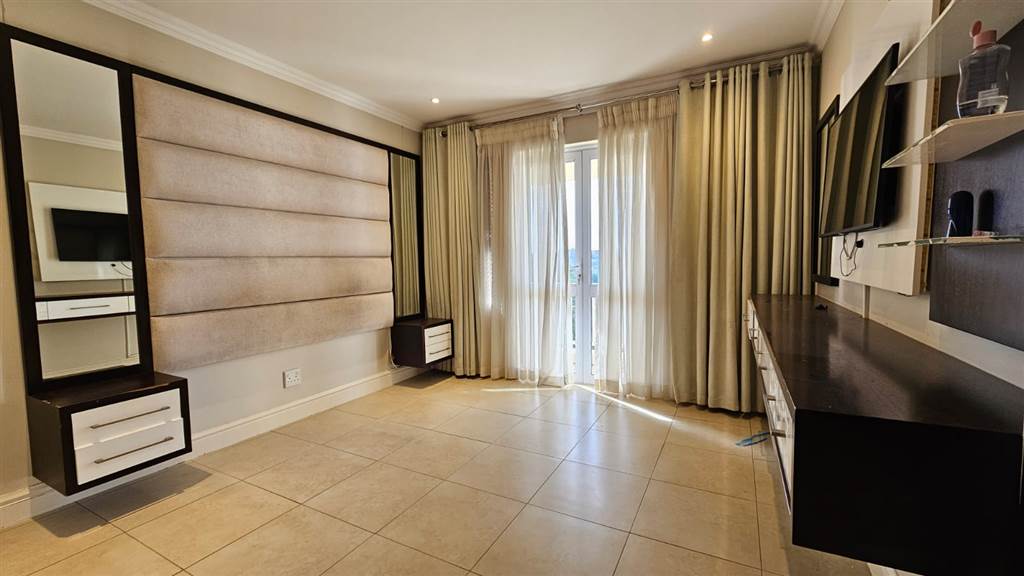 4 Bed Apartment in La Lucia photo number 14