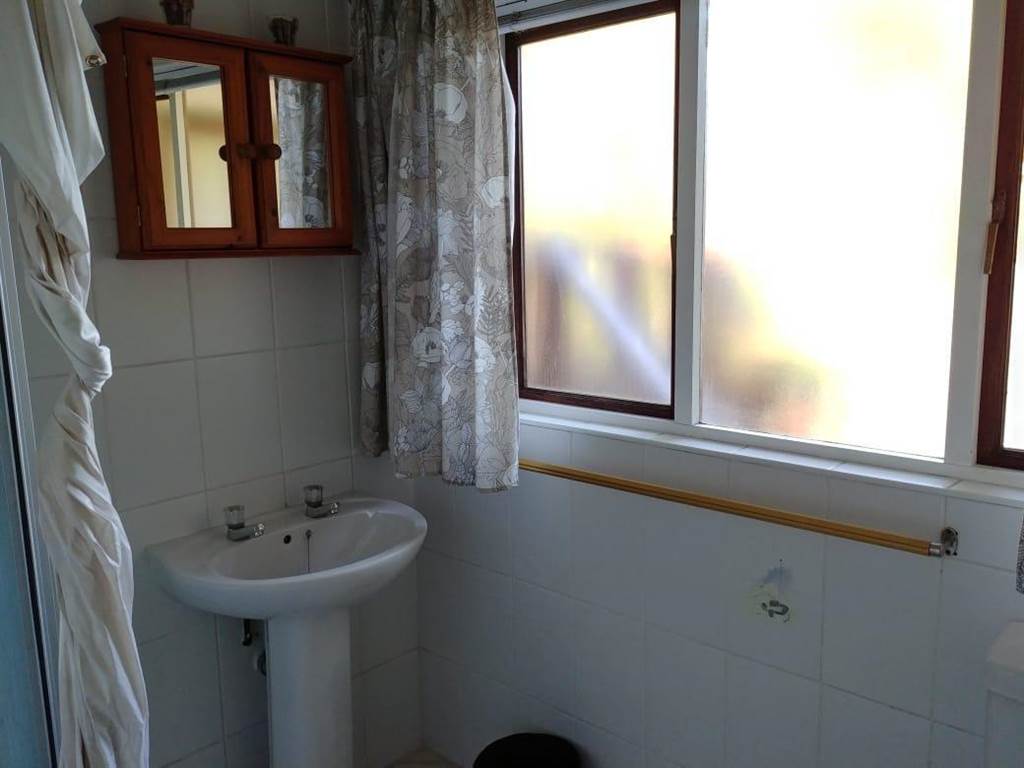 3 Bed House in Knysna Central photo number 10