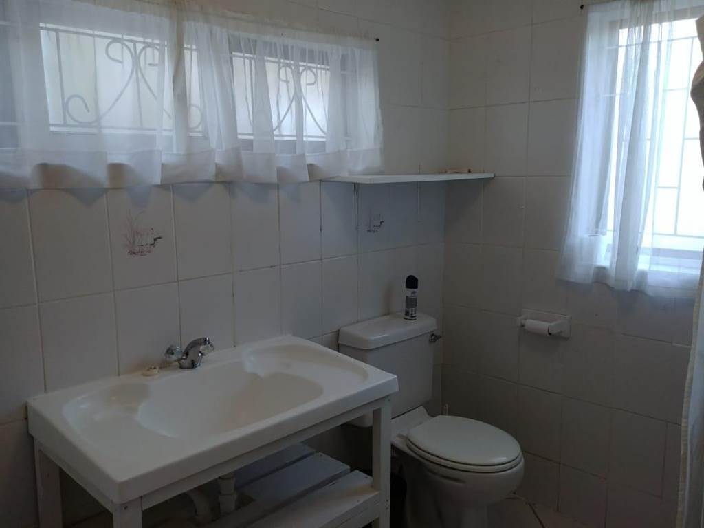 3 Bed House in Knysna Central photo number 8