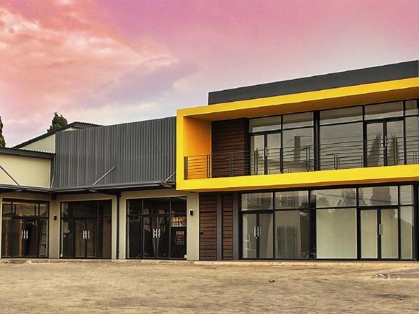 1 880 m² Retail Space 1 880 m² Retail Space