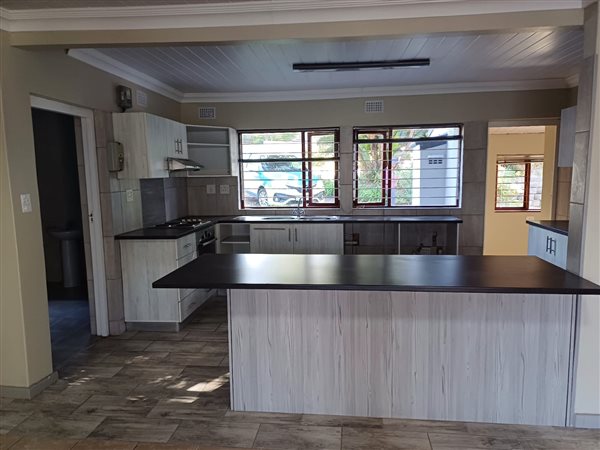 4 Bedroom House 4 Bedroom House