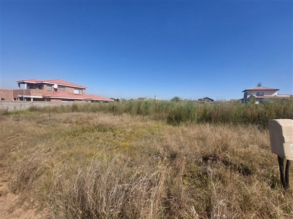 1000 m² Land