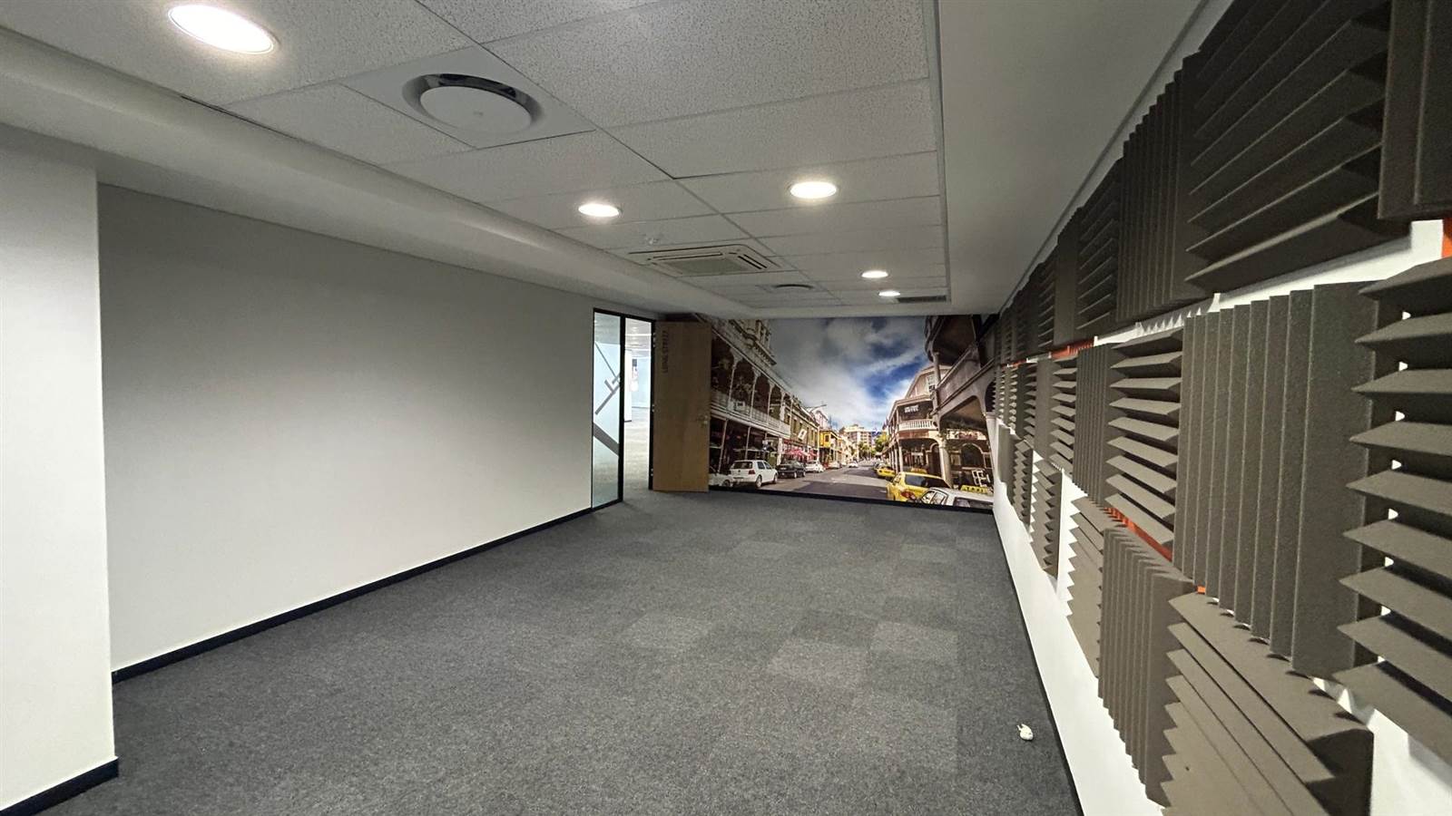 888  m² Office Space in Claremont photo number 12