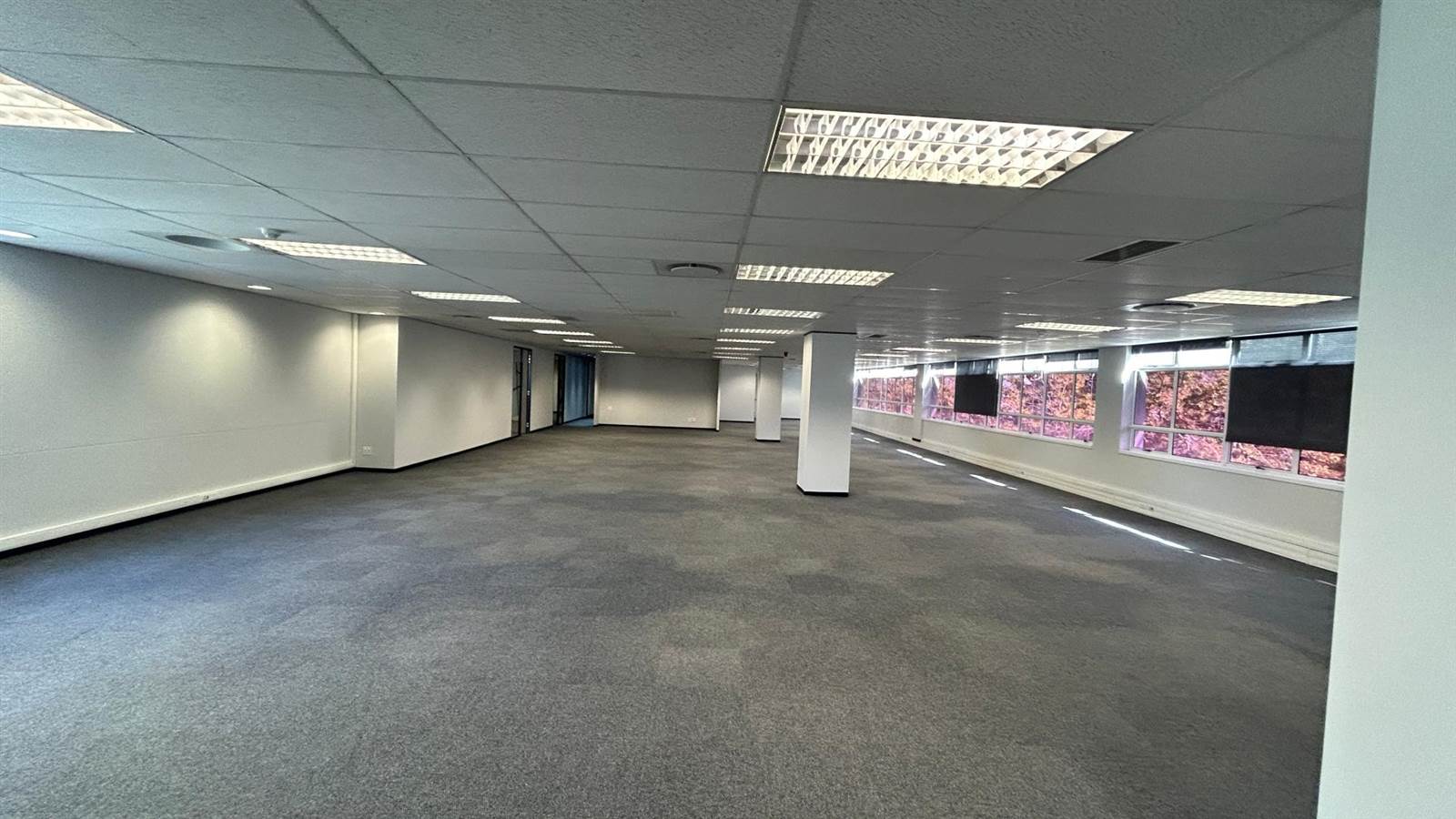 888  m² Office Space in Claremont photo number 22