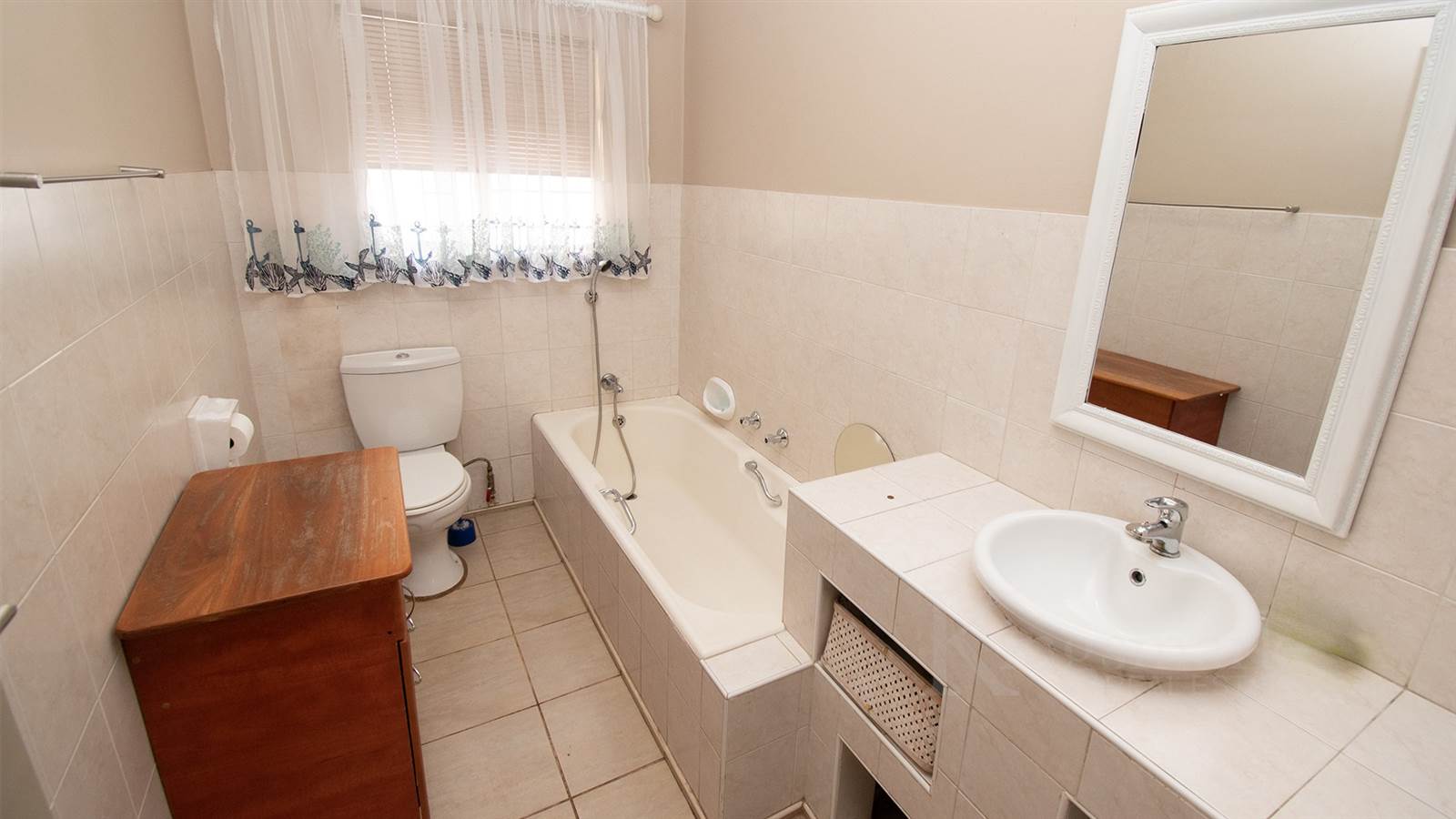 3 Bed House in Garsfontein photo number 13