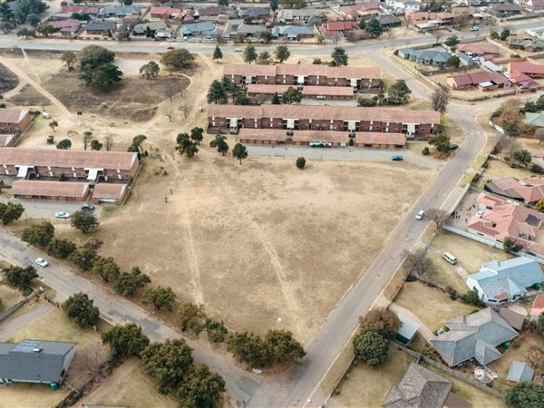4 233 m² Land 4 233 m² Land