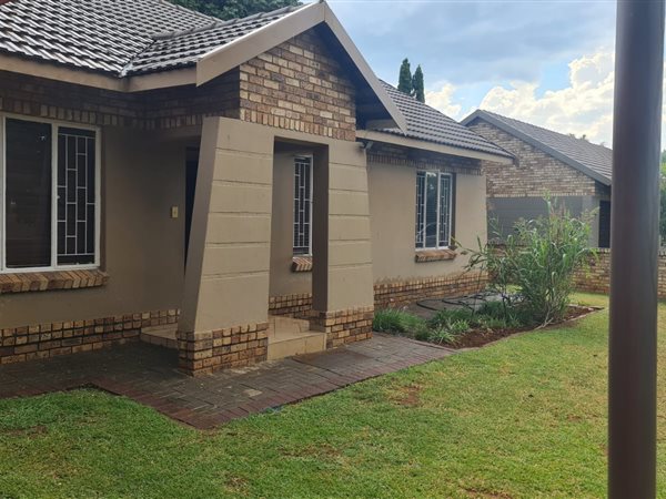 4 Bed House in Waterval East