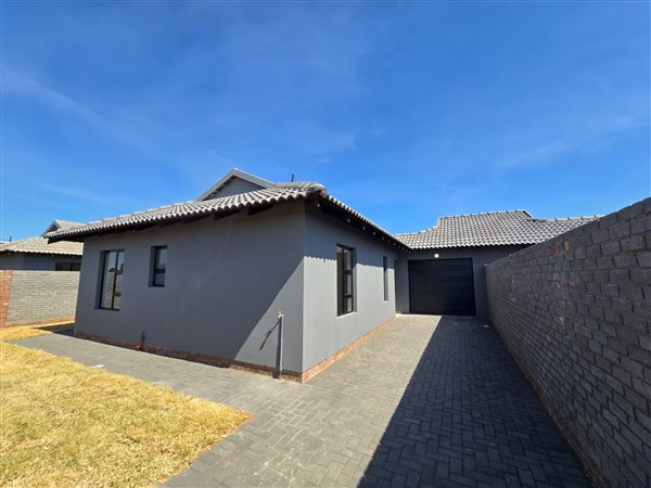 2 Bed House in Suidheuwel